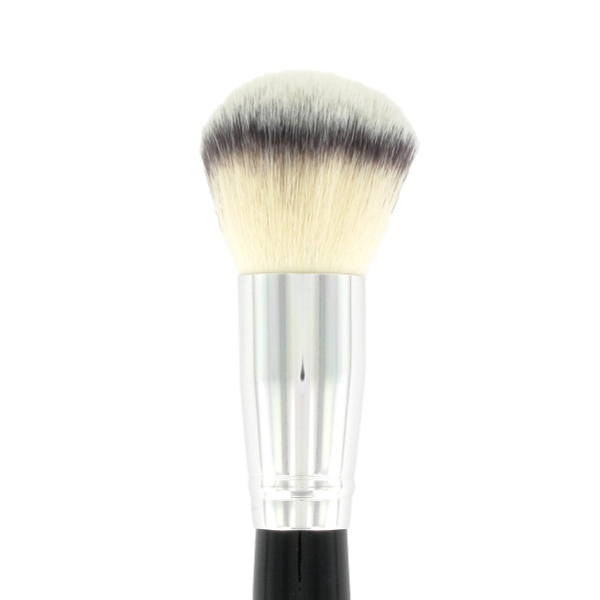 chanel oversized kabuki brush